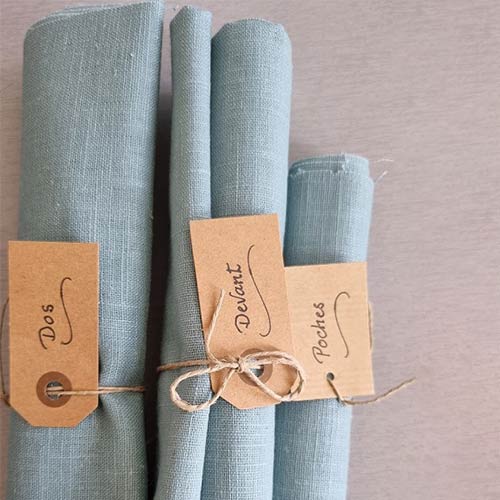 Pièces de la box Kitac tablier japonais en lin bleu clair