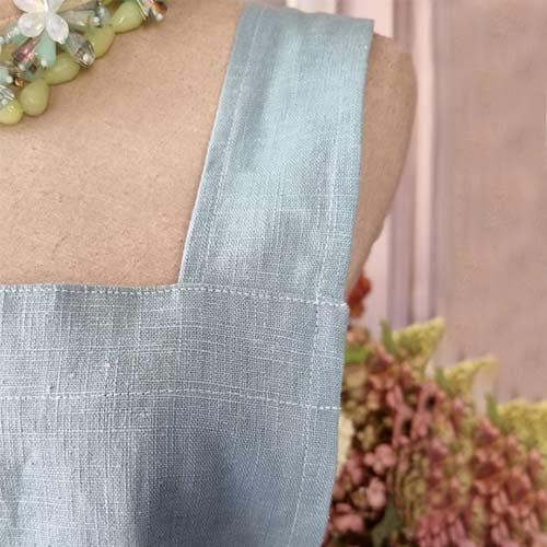 Détail du tablier japonais Kitac en lin bleu clair