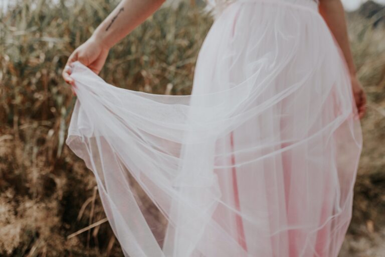 gros plan sur jupon en tulle rose,kitac,jupe en tulle,jupon tulle,tulle,tissu,tissu au metre