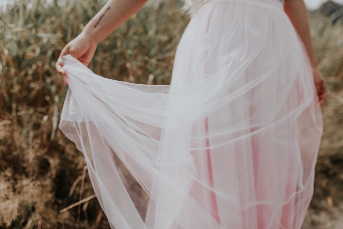 gros plan sur jupon en tulle rose,kitac,jupe en tulle,jupon tulle,tulle,tissu,tissu au metre