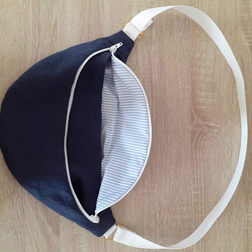 sac-banane-moonshine-dressyourbody-kitac-boucle-metal-ouvert sac banane Moonshine bleu Dress your Body Studio Kitac