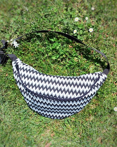 kitac_sac-banane-moonshine_jacquard-zigzag_500x665 Sac banane Moonshine Dress Your Body en jacquard zigzag noir et blanc