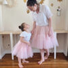 jupe-jupon-tulle-rose-mere-fille-studiokitac Femme et enfant portant les jupes jupon en tulle rose Studio Kitac