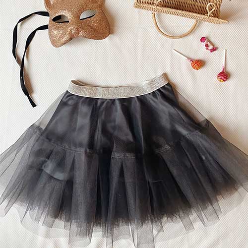jupon-tulle-enfant-gris-kitac-ambiance Jupe jupon enfant en tulle gris créé par le Studio Kitac