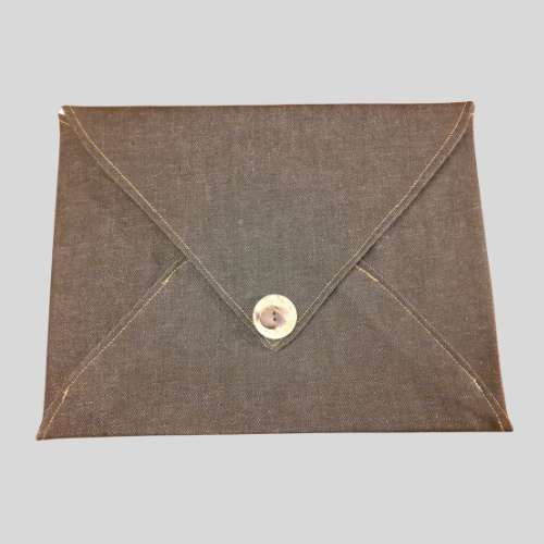 pochette-entiere-fermee-grosplan-kitac Maxi enveloppe fermée avec proposition de bouton