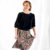 kitac-jupe-kate-midi-les-creatives-dinan Jupe midi Kate, Les créatives Dinan dans un imprimé fleuri et une ceinture fantaisie élastiquée. Blandine de de face,kitac,made in france,box couture,box cadeau,box prêt-à-coudre,box pret a coudre,apprendre à coudre,couture debutant,machine a coudre,savoir coudre,box mode,box vetement,jupe à coudre,jupe a coudre,jupe diy,diy jupe,coudre,couture,viscose