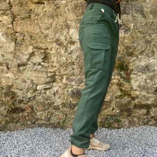 kitac-telmon-twill-vert-lamericana-detail-jambe Le cargo Telmon de Lamericana revisité en version féminine kaki uni et de profil